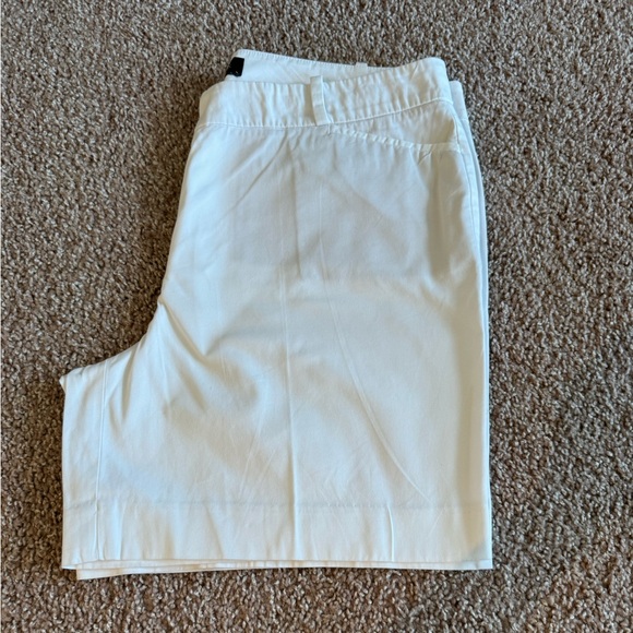 Talbots White 7” Perfect Shorts - 12 - Picture 4 of 5